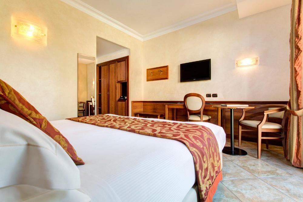 Hotel Athena